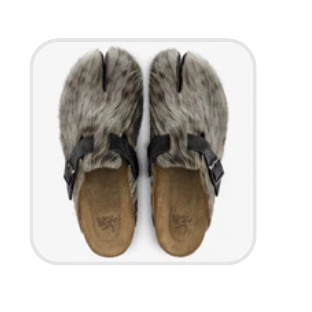 Furry Split-Toe with Adjustable Straps women’s size 7 US men’s size 5 US